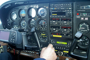 Cessna - palubní deska - náhled