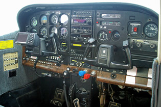 Cessna - palubní deska - náhled